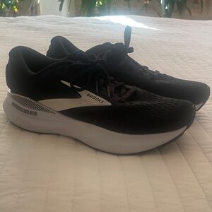 Brooks Adrenaline GTS Women 7.5 great condition